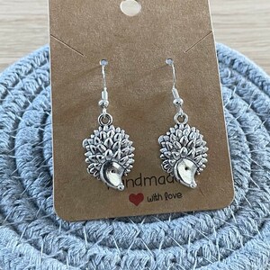 Hedgehog Earrings,Hedgehog Gift for Her, Hedgehog Earrings, Nature Earrings, Everyday Earrings, Sterling Silver hooks Tibetan charm Earrings afbeelding 2