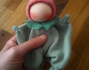 Muñeco Waldorf sencillo. Ideal para bebés.  Hecho a mano con tejido de algodón. (mide 15cm-6inch).