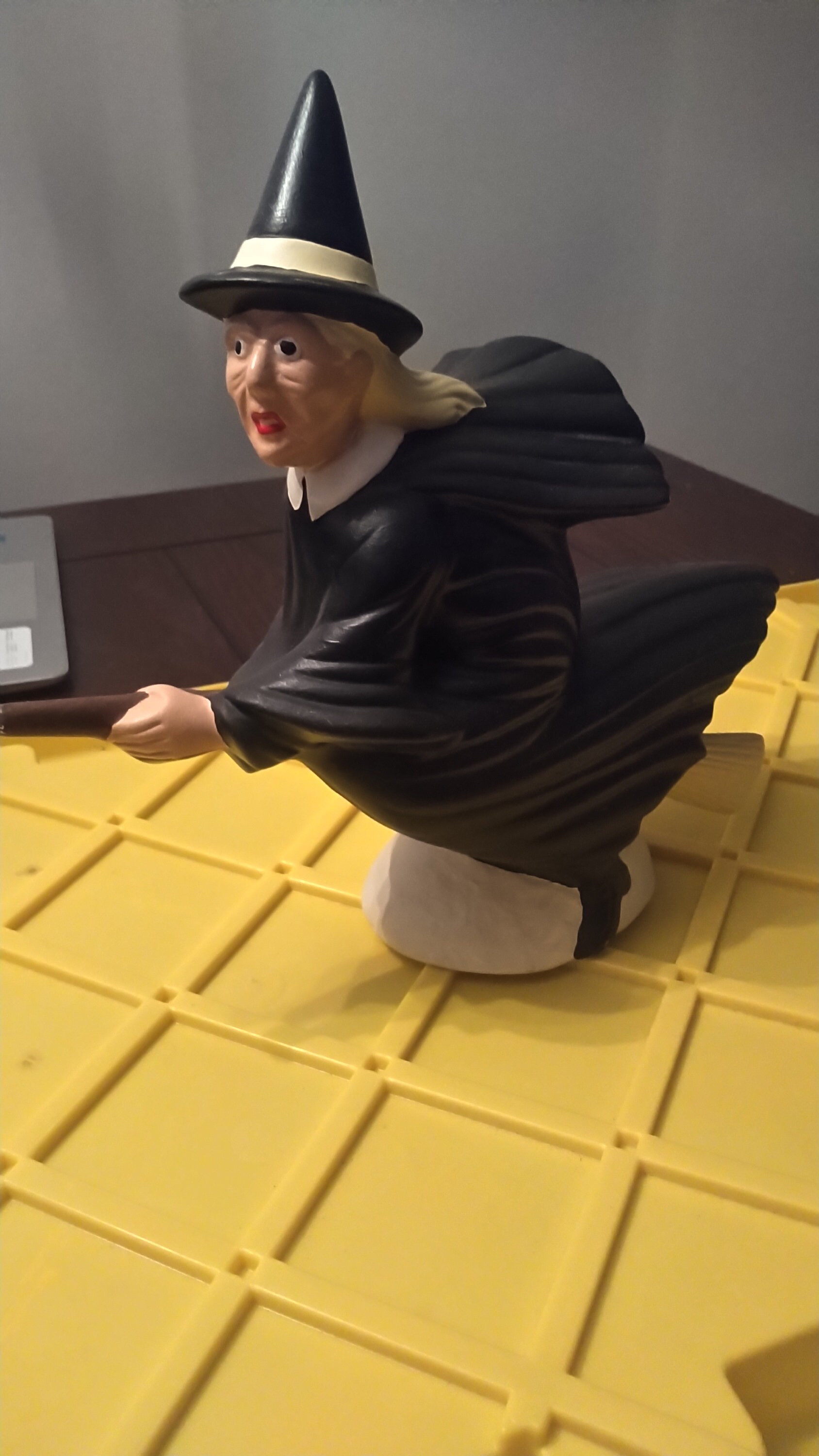 Vtg Ceramic Mold Flying Witch With Broom Figurine Halloween Decoration Vintage 70s
