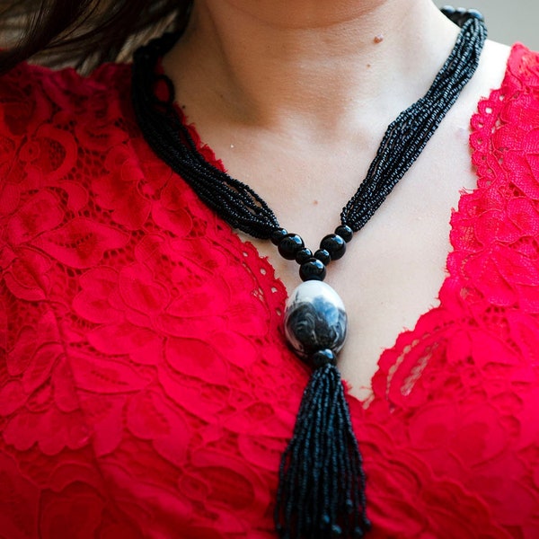 Collier ethnique de perles noires