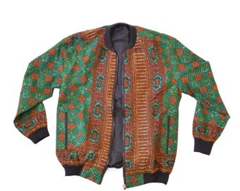 Damska kurtka bomberka z zielono-brązowej tkaniny woskowanej – wzory geometryczne