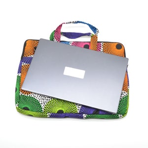 Quilted laptop bag in wax fabric image 2