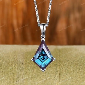 Alexandrite pendant for women her gemstone anniversary bridal gift mother vintage unique Kite alexandrite necklace solid 14k 18k rose gold