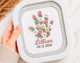 Modello PDF per ricamo a mano personalizzato con nome e fiori per neonati, decorazione per la cameretta, stampabile con data di nascita personalizzata, regalo per neonata.