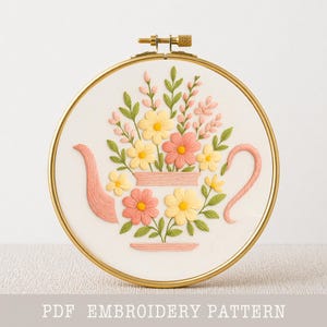 Patrón de bordado "Tetera en flor": Diseño floral de té, archivo digital (descarga PDF, 6 tamaños)