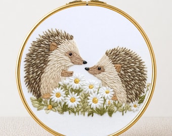 Hedgehog and Daisies Embroidery Pattern, Woodland Animal Hoop Art (PDF Digital File)