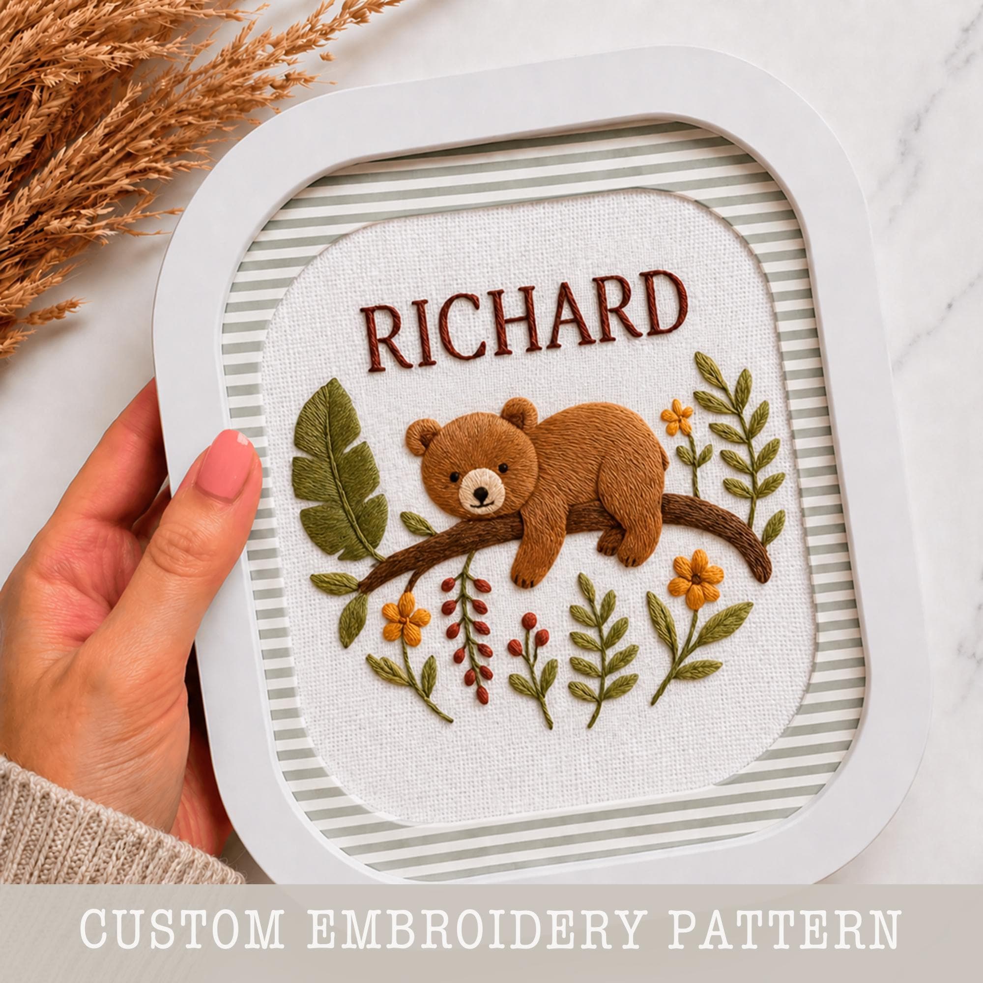 archivio ベージュクマ刺繍 クマの名前刺繍パターン：眠る子グマ、森のデザイン（PDF、6サイズ