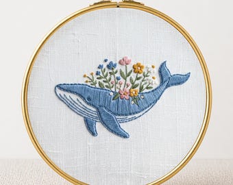 花柄クジラ刺繍パターン、クジラ刺繍、海の生き物、クジラと花の刺繍