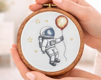宇宙飛行士の刺繍アート：宇宙をテーマにした子供部屋の装飾、壁掛け