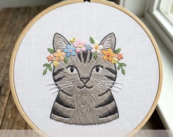 ma.macaron 猫　額縁　刺繍 トラ猫の刺繍パターン PDF 花冠フープアート 手刺繍 猫の肖像画 初心者