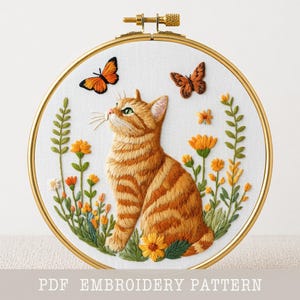 猫と蝶の刺繍パターン：春の庭のDIY、6サイズ、猫好きへのギフトアイデア、ペットの肖像画（PDFダウンロード）印刷可能なテンプレート