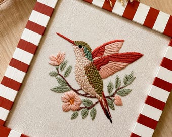 Patrón de bordado de colibrí en PDF, descarga digital, arte floral en aro, apto para principiantes, arte de pared con flores, plantilla imprimible, bordado de pájaros.