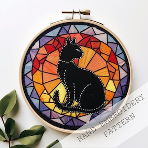 ハロウィン黒猫ステンドグラス刺繍パターン、デジタルダウンロード、ハロウィンアート、黒猫刺繍、手刺繍、ステンドグラス