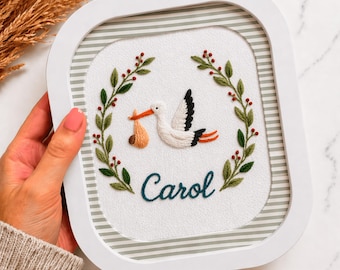 Patrón PDF de bordado de cigüeña con nombre personalizado, regalo personalizado para baby shower, arte en bastidor, fácil de usar para principiantes, descarga digital, decoración de pared para guardería
