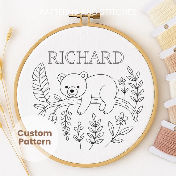 クマの名前刺繍パターン：眠る子グマ、森のデザイン（PDF、6サイズ