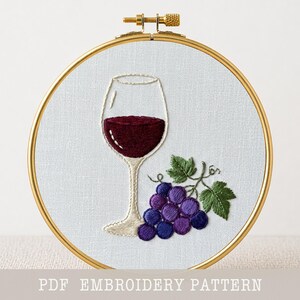Ricamo su bicchiere di vino e uva in formato PDF, download immediato, decorazione da parete per cucina, telaio stampabile, motivo per ricamo in stile rustico, regalo per amanti del vino.