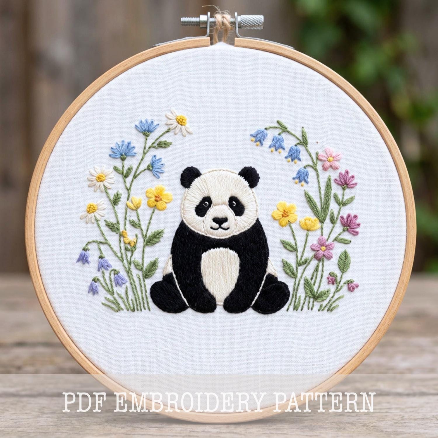 パンダの刺繍パターン：花柄動物クロスステッチ、手芸好きへのギフト