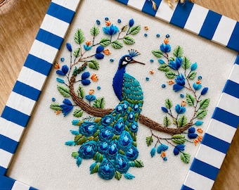 孔雀の刺繍パターン：流行のDIY鳥デザイン、クリエイティブなギフト