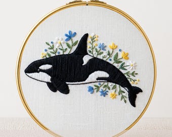 花柄クジラ刺繍パターン、クジラ刺繍、海の生き物、クジラと花の刺繍