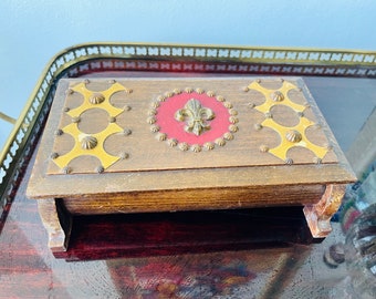 Old jewelry box