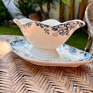 Antique ironstone sauceboat – Saint-Amand & Hamage, “Marie-Louise” model – Early 20th century – France