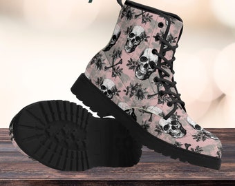 Bottes de combat roses pour femmes avec tête de mort, imprimé floral gothique avant-gardiste, chaussures élégantes et durables, cadeau gothique parfait pour elle, bottes de festival amusantes
