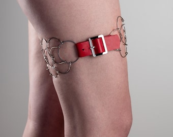 Thigh cilice, catholic penitential belt, metal and red leather, three rows - nickel free