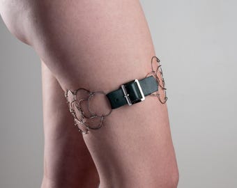 Thigh cilice, catholic penitential belt, metal and green leather, three rows - nickel free