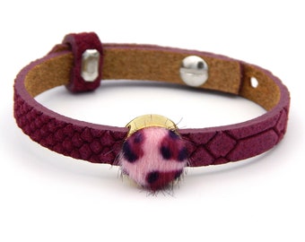 Damen Armband Leder Reptile Fuchsia 8mm breit mit Kunstpelz Cabochon Länge variabel 16 - 20cm Lederarmband Gold nickelfrei