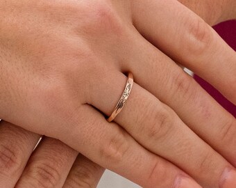 Personalized Birth Flower Ring, Birth Month Flower Ring, Engraved Dainty Flower Ring, Custom Stackable Midi Ring, Valentine's Day Gift