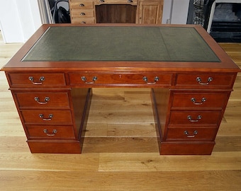Englischer Schreibtisch aus Kirschholz, klassischer englischer Schreibtisch – in 4 Größen oder nach Maß.