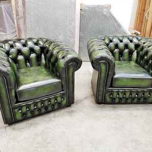 Set of 2 Chesterfield club armchairs in antique green leather