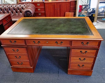 Bureau anglais en acajou marron et cuir vert antique, 90 x 150 cm