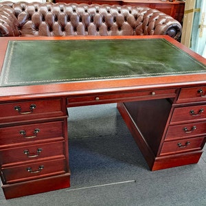 90 x 150 cm Englischer Mahagonischreibtisch grünes Leder, NEU