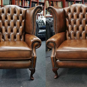 2 x Chesterfield Scroll Wing Sessel, antikes hellbraunes Leder