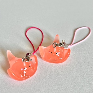 Kawaii Ocean Creature Phone Charm | Y2K Pufferfish Keychain Pink stringray