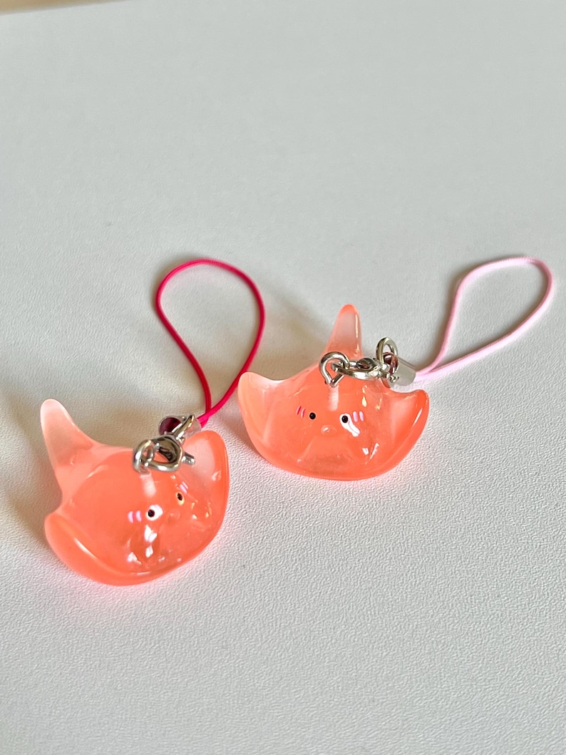 Kawaii Ocean Creature Phone Charm | Y2K Pufferfish Keychain Pink stringray