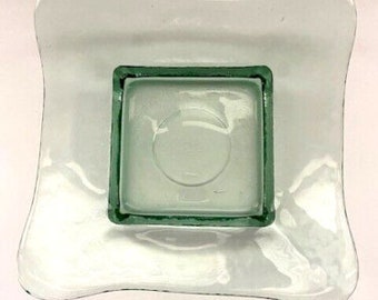 Plato de 10" x 10" de vidrio reciclado verde vintage San Miguel Vidrios