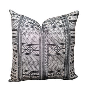 Peter Dunham MASAI - ONYX indoor/outdoor woven pillow cover