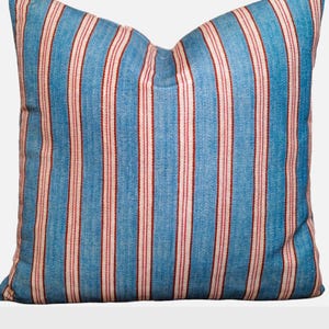 Funda de almohada de Robert Kime, de una o dos caras, de tela Tynemouth Ticking, hecha a pedido.