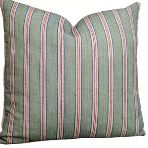 Funda de almohada de Robert Kime, de una o dos caras, de tela Tynemouth Ticking, hecha a pedido.