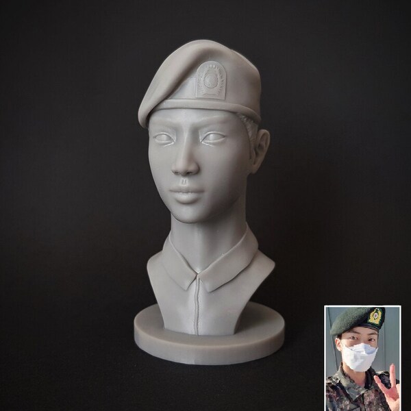 Jin Militär Büste. BTS. 8 cm height. Seokjin Figur. Fanart Merch. Miniatur KPop Idol. Physisches 3D-gedrucktes Produkt.