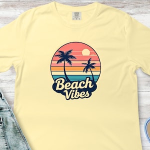 Beach Vibes T-Shirt, Retro Palm Tree Sunset Tee, Vintage Summer Graphic Shirt, Aesthetic Beach Lover Top, Coastal Surf Style Unisex Tee