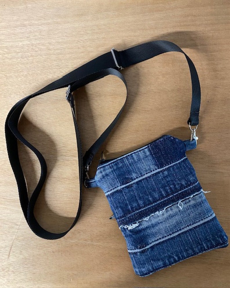 CC MINI 20 CROSSBODY BAG IN BLUE DENIM WITH CHAIN