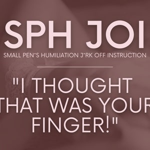 Op de afbeelding: Een roze en witte afbeelding met de tekst "SPH JOI" en "SMALL PEN'S HUMILIATION J*RK OFF INSTRUCTION" in wit. De tekst "I THOUGHT THAT WAS YOUR FINGER!" is ook in wit.