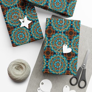 Carta da regalo Mandala vibrante in verde acqua, arancione e blu - Finitura satinata o opaca ecologica
