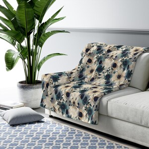 Luxurious Sherpa Fleece Blanket – Intricate Floral Pattern, Boho Home Decor Throw