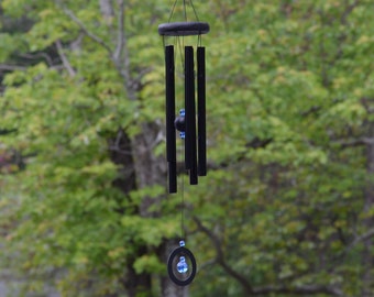 Cathmeowcraft 30-Zoll-Windspiel in Schwarz, Holzplatte, blaue Perlen, elegantes Dekor, beruhigende Töne für Terrasse, Garten, ideal zum Entspannen, als Geschenk zu Hause