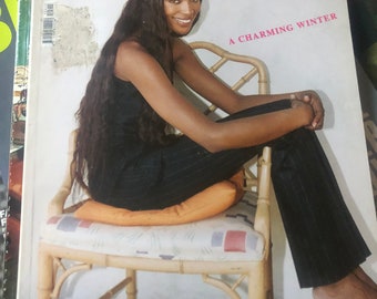 Italian Vogue 11/2001 Naomi Campbell supermodel  - slight adhesive on cover from label. otherwise perfect.