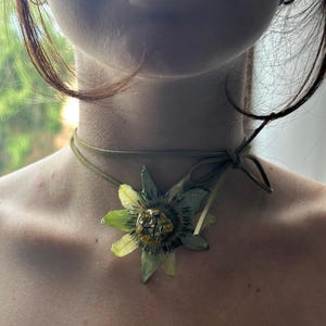 Necklaces with real flowers